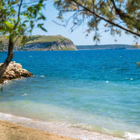 アパート Andrija ルティナ